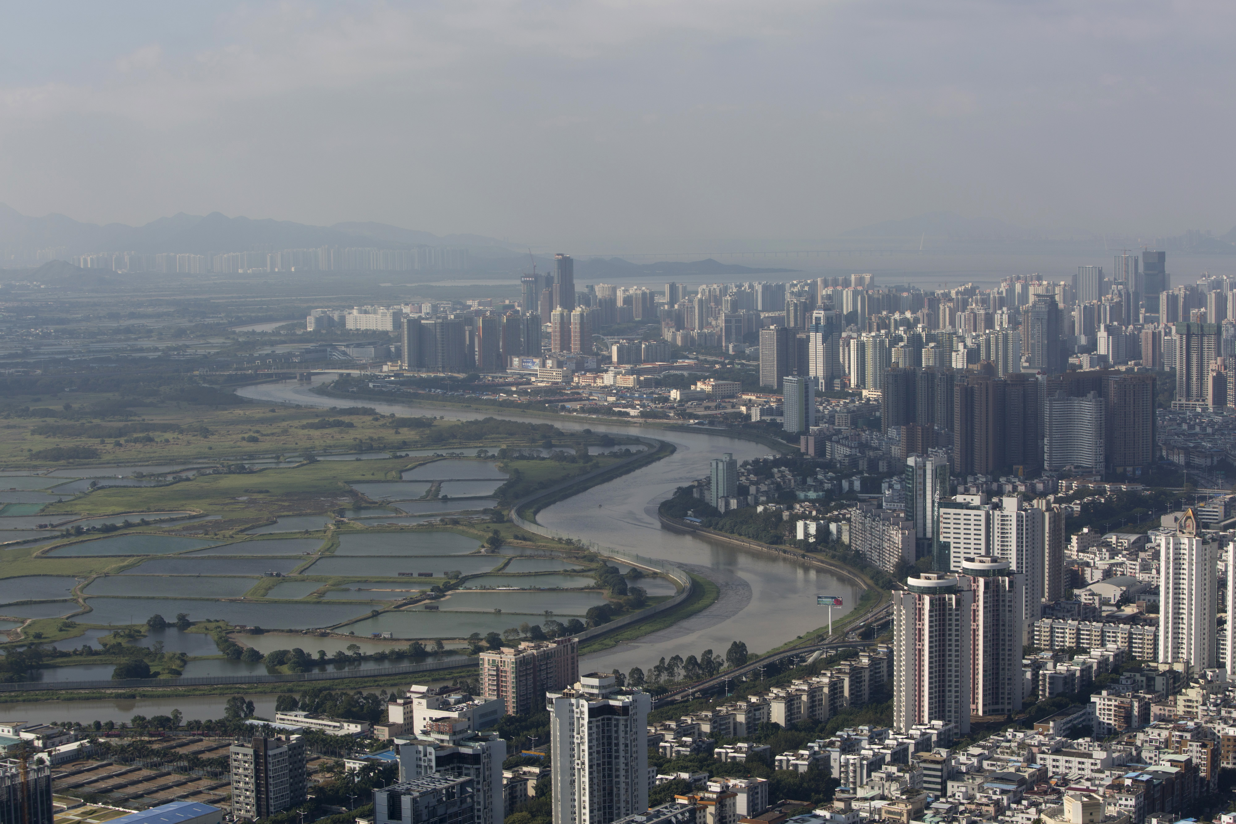 Property speculators head for the exits in Shenzhen as the housing market weakens. Photo: Bloomberg Property speculators head for the exits in Shenzhen as the housing market weakens. Photo: Bloomberg