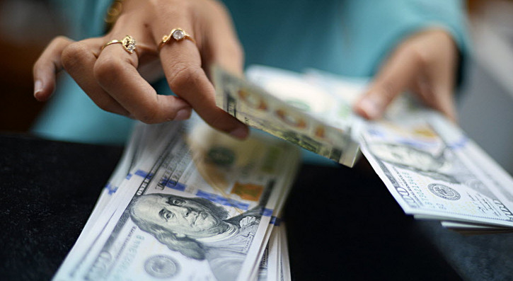 Governments have long been penny-wise and pound-foolish to provide large-denomination notes, given that a large share is used in the underground economy and to finance illegal activities. Photo: Bloomberg Governments have long been penny-wise and pound-foolish to provide large-denomination notes, given that a large share is used in the underground economy and to finance illegal activities. Photo: Bloomberg