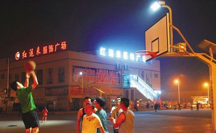 Hunan’s Ningxiang plans to install 170 basketball dunks with solar-powered lights to allow residents to enjoy the sport after work. Photo: guangfu.bjx.com. Hunan’s Ningxiang plans to install 170 basketball dunks with solar-powered lights to allow residents to enjoy the sport after work. Photo: guangfu.bjx.com.
