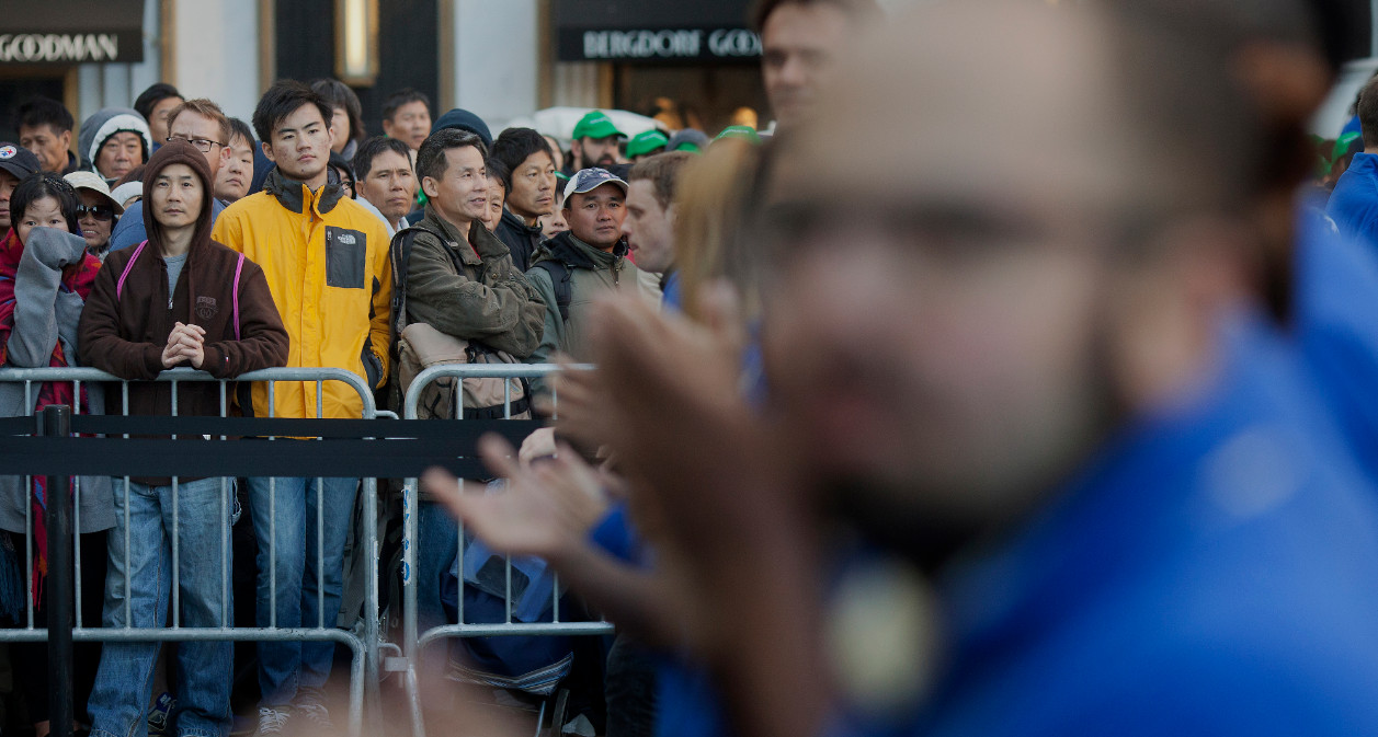 Customers stand behind a barrier outside an Apple Store in New York. The iPhone 6 is creating pent-up demand so big the resell market is going through the roof. Photo: Bloomberg Customers stand behind a barrier outside an Apple Store in New York. The iPhone 6 is creating pent-up demand so big the resell market is going through the roof. Photo: Bloomberg