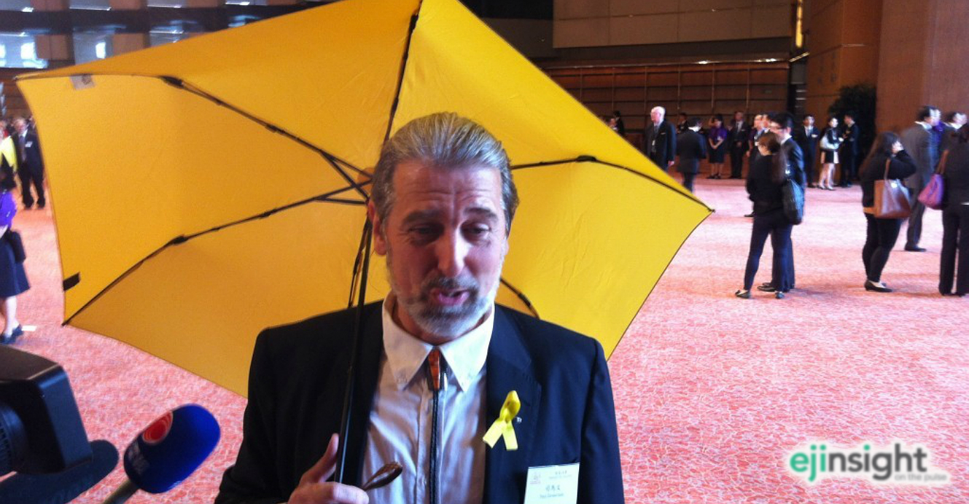 Paul Zimmerman attends a Chinese National Day ceremony with a yellow umbrella that has become a symbol of the ongoing protests. Photo: RTHK Paul Zimmerman attends a Chinese National Day ceremony with a yellow umbrella that has become a symbol of the ongoing protests. Photo: RTHK