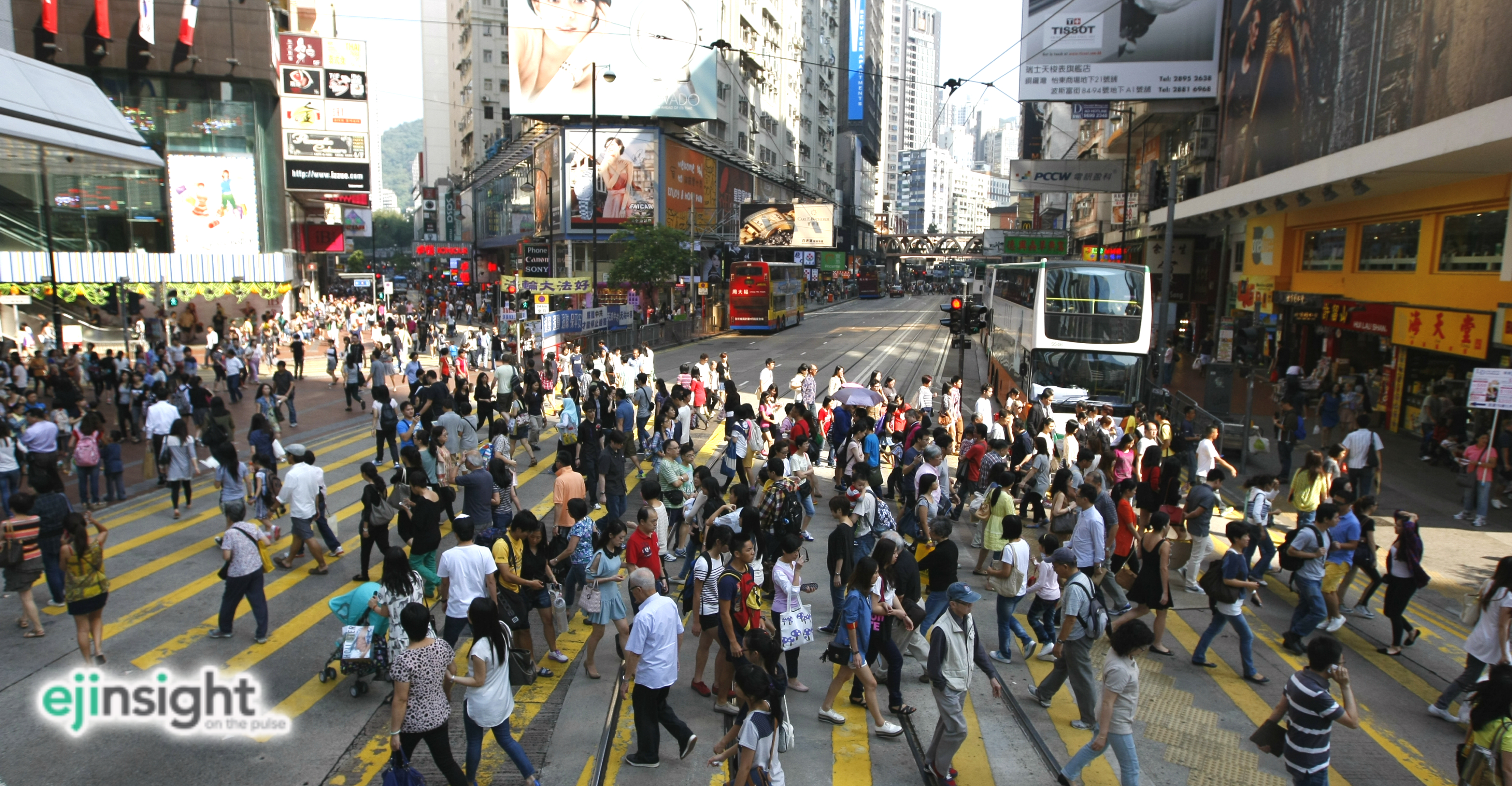 Middle and lower level workers in Hong Kong are suffering as their salaries are hardly keeping pace with inflation. Photo: HKEJ Middle and lower level workers in Hong Kong are suffering as their salaries are hardly keeping pace with inflation. Photo: HKEJ