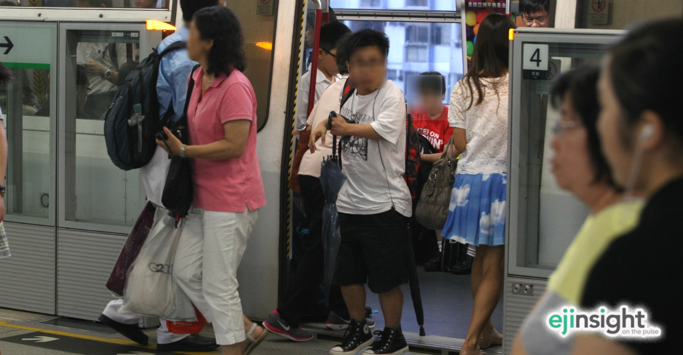 The number of cases of upskirt photo taking on the MTR system last year was 4.5 percent fewer than the previous year. Photo: HKEJ The number of cases of upskirt photo taking on the MTR system last year was 4.5 percent fewer than the previous year. Photo: HKEJ