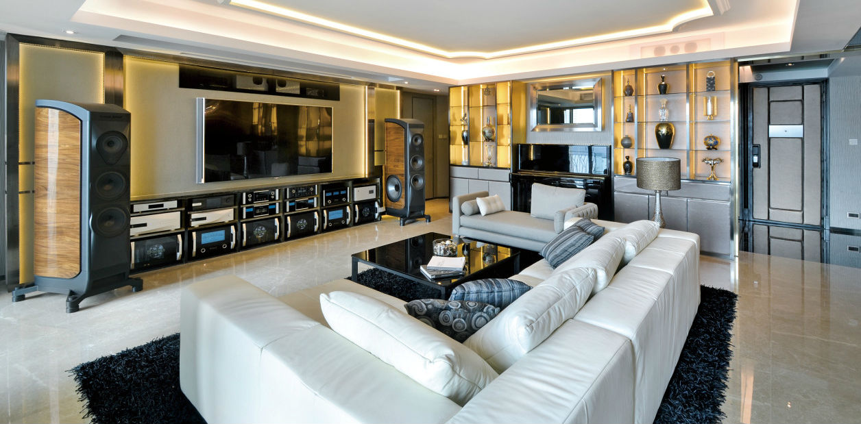 To cater to the owner’s quest for the finest music, the living room doubles as a home theater. Photo: Tint International Ltd. To cater to the owner’s quest for the finest music, the living room doubles as a home theater. Photo: Tint International Ltd.