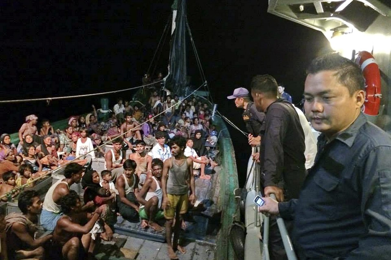 Indonesian marine police prepare to receive hundreds of refugees after the migrants were left adrift at sea for more than a week. Photo: WSJ Indonesian marine police prepare to receive hundreds of refugees after the migrants were left adrift at sea for more than a week. Photo: WSJ