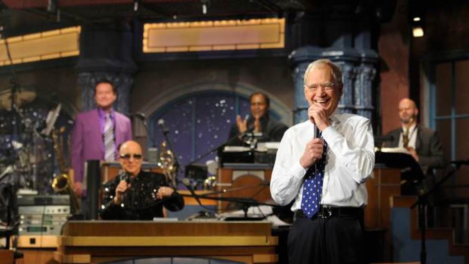 David Letterman strikes a casual pose as long-time band leader Paul Shaffer applauds during the Late Show finale. Photo: The Globe & Mail David Letterman strikes a casual pose as long-time band leader Paul Shaffer applauds during the Late Show finale. Photo: The Globe & Mail