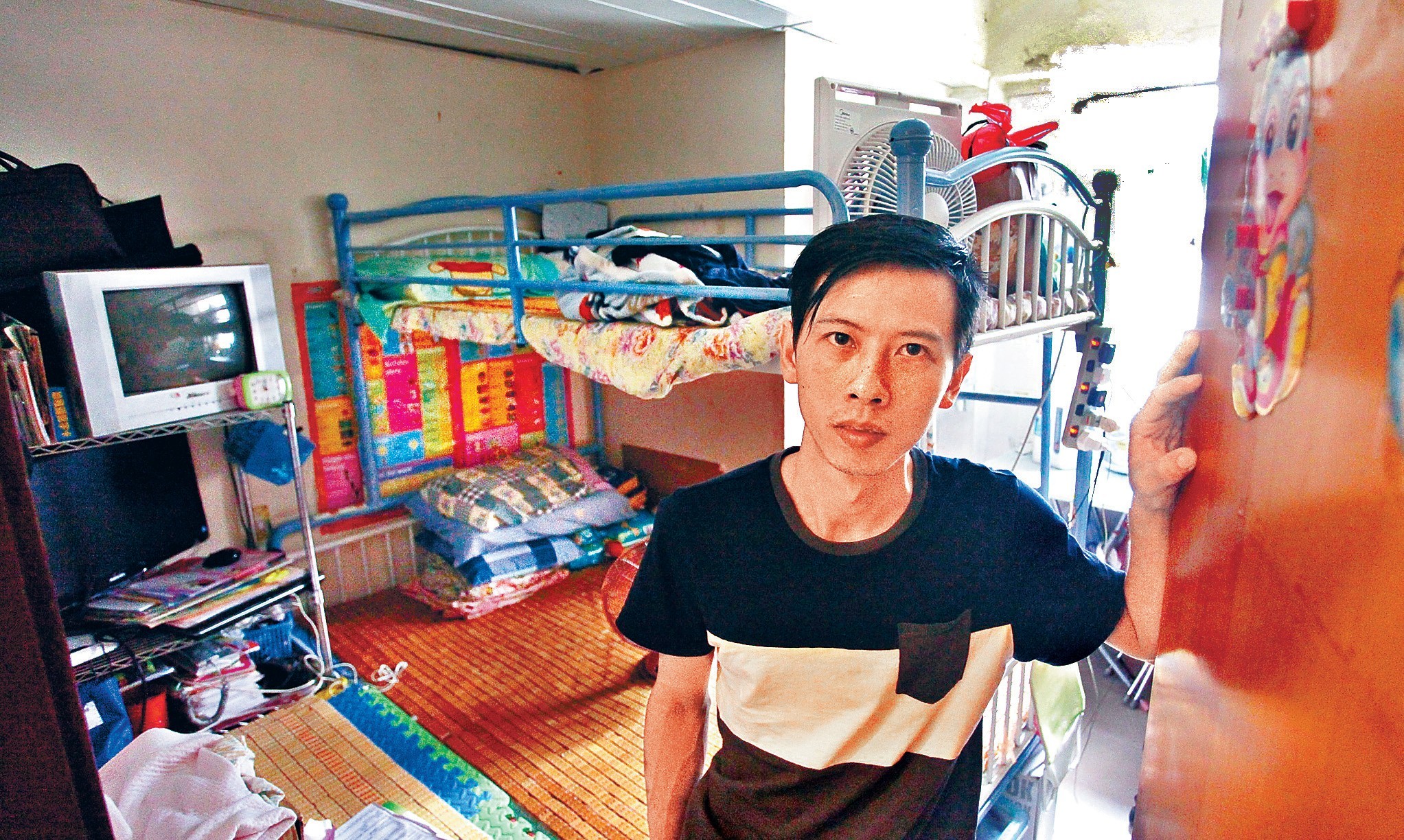 Wage earners can choose to live in cramped subdivided flats, but the rent still takes up a third or even half of their monthly income. Photo: Sing Pao Wage earners can choose to live in cramped subdivided flats, but the rent still takes up a third or even half of their monthly income. Photo: Sing Pao