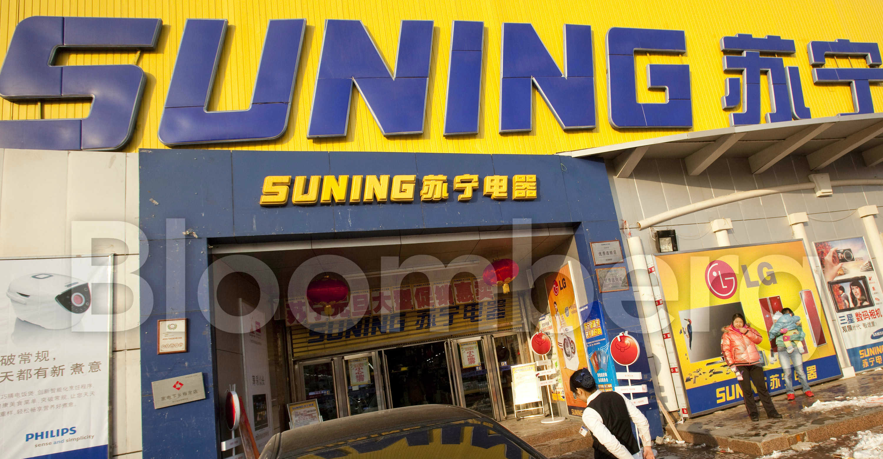 Chinese electronics retailer Suning has announced a strategic partnership with e-commerce giant Alibaba Group. Photo: Bloomberg Chinese electronics retailer Suning has announced a strategic partnership with e-commerce giant Alibaba Group. Photo: Bloomberg