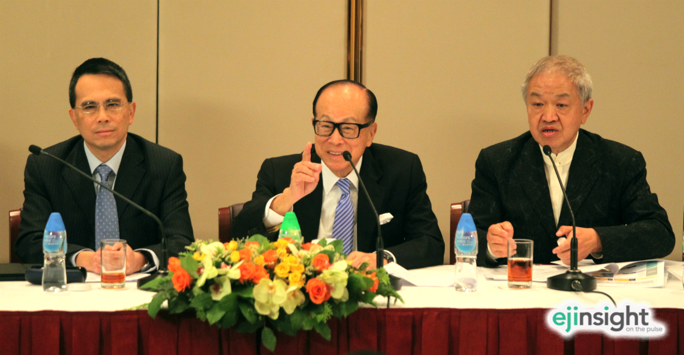 Li Ka-shing (center) has engineered a merger of CK Infrastructure, chaired by Victor Li (left) and Power Assets, chaired by Canning Fok Kin-ning (right). Photo: HKEJ Li Ka-shing (center) has engineered a merger of CK Infrastructure, chaired by Victor Li (left) and Power Assets, chaired by Canning Fok Kin-ning (right). Photo: HKEJ