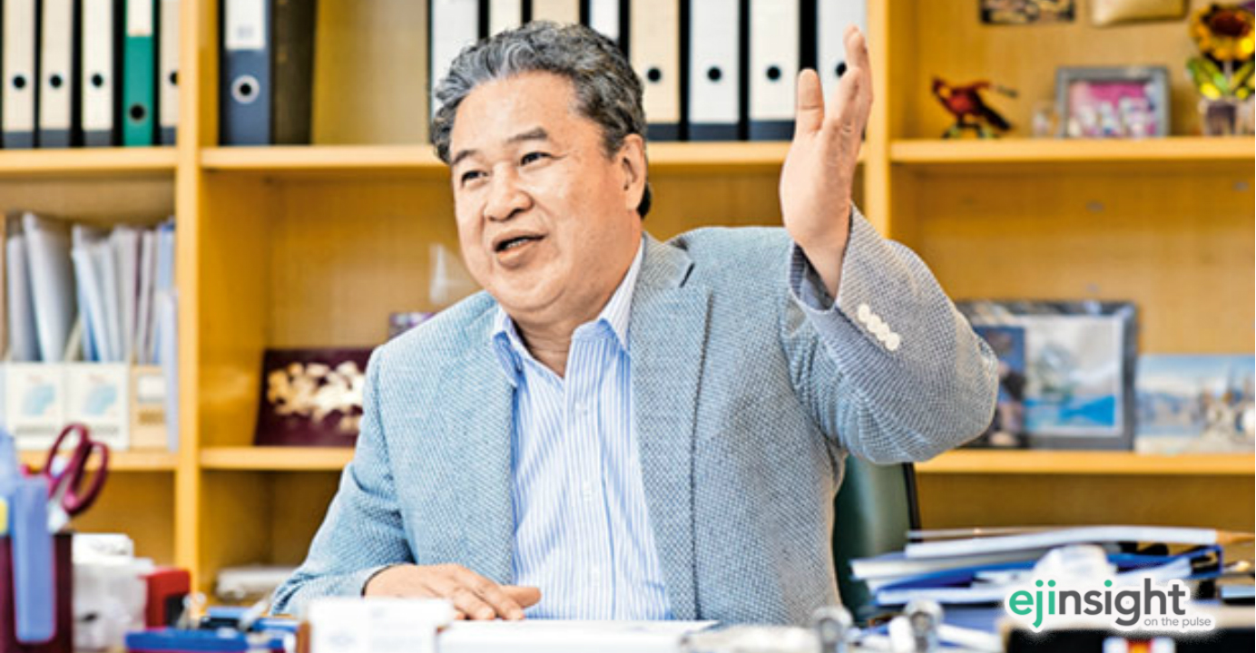 Yeung Kin-man, the founder and chief executive of Biel Crystal, recently donated HK$200 million to City University of Hong Kong. Photo: HKEJ Yeung Kin-man, the founder and chief executive of Biel Crystal, recently donated HK$200 million to City University of Hong Kong. Photo: HKEJ