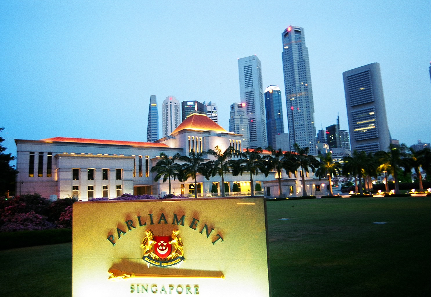 Singapore's parliament was dissolved at the request of Prime Minister Lee Hsien Loong merely two weeks before the election. Photo: Internet Singapore's parliament was dissolved at the request of Prime Minister Lee Hsien Loong merely two weeks before the election. Photo: Internet