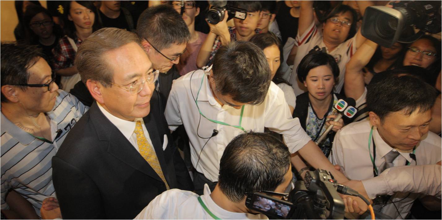 Arthur Li has opened himself up to more severe criticism after declaring his interest in the top job of the HKU council. Critics are questioning his integrity. Photo: HKEJ Arthur Li has opened himself up to more severe criticism after declaring his interest in the top job of the HKU council. Critics are questioning his integrity. Photo: HKEJ