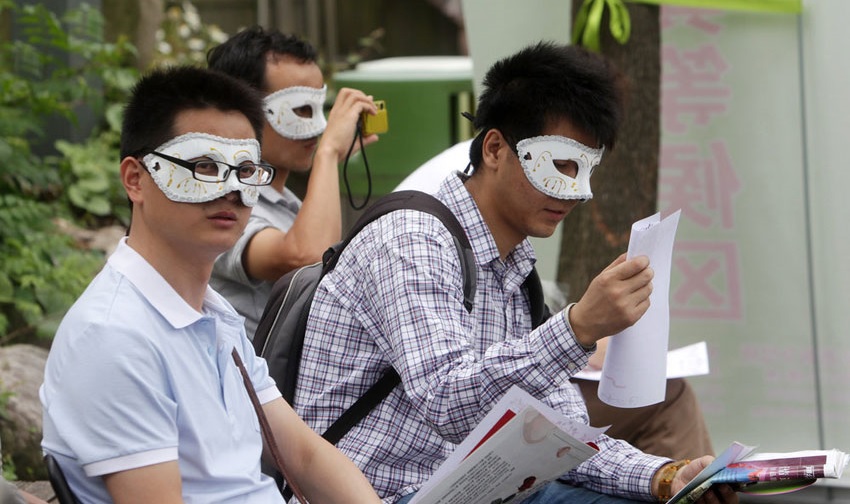 Young men wait in line to attend a matchmaking party. Photo: CRI Young men wait in line to attend a matchmaking party. Photo: CRI