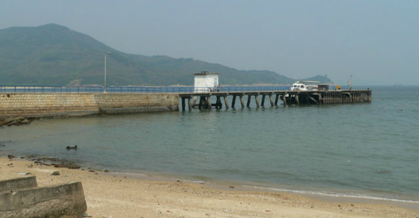From Chi Ma Wan Pier you can take the inter-island ferry to Cheung Chau or Peng Chau. Make sure you check the ferry timetable in advance. Photo: fotop.net From Chi Ma Wan Pier you can take the inter-island ferry to Cheung Chau or Peng Chau. Make sure you check the ferry timetable in advance. Photo: fotop.net