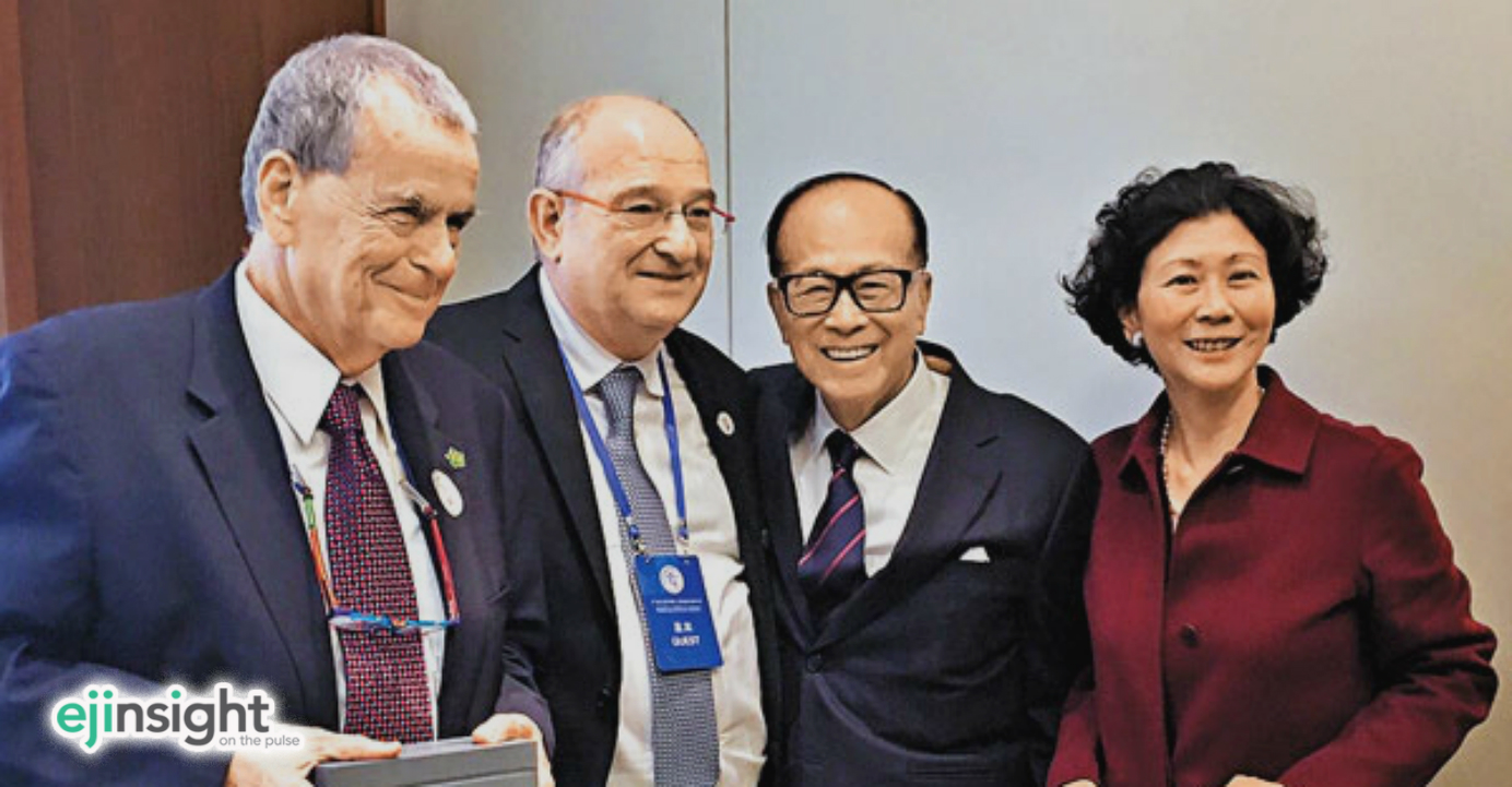 Li Ka-shing (second from right), flanked by Solina Chau (extreme right); Aaron Ciechanover. vice-chancellor of GTIIT (extreme left) and Peretz Lavie, president of Technion-Israel Institute of Technology, at an event in Shantou last week. Photo: HKEJ Li Ka-shing (second from right), flanked by Solina Chau (extreme right); Aaron Ciechanover. vice-chancellor of GTIIT (extreme left) and Peretz Lavie, president of Technion-Israel Institute of Technology, at an event in Shantou last week. Photo: HKEJ