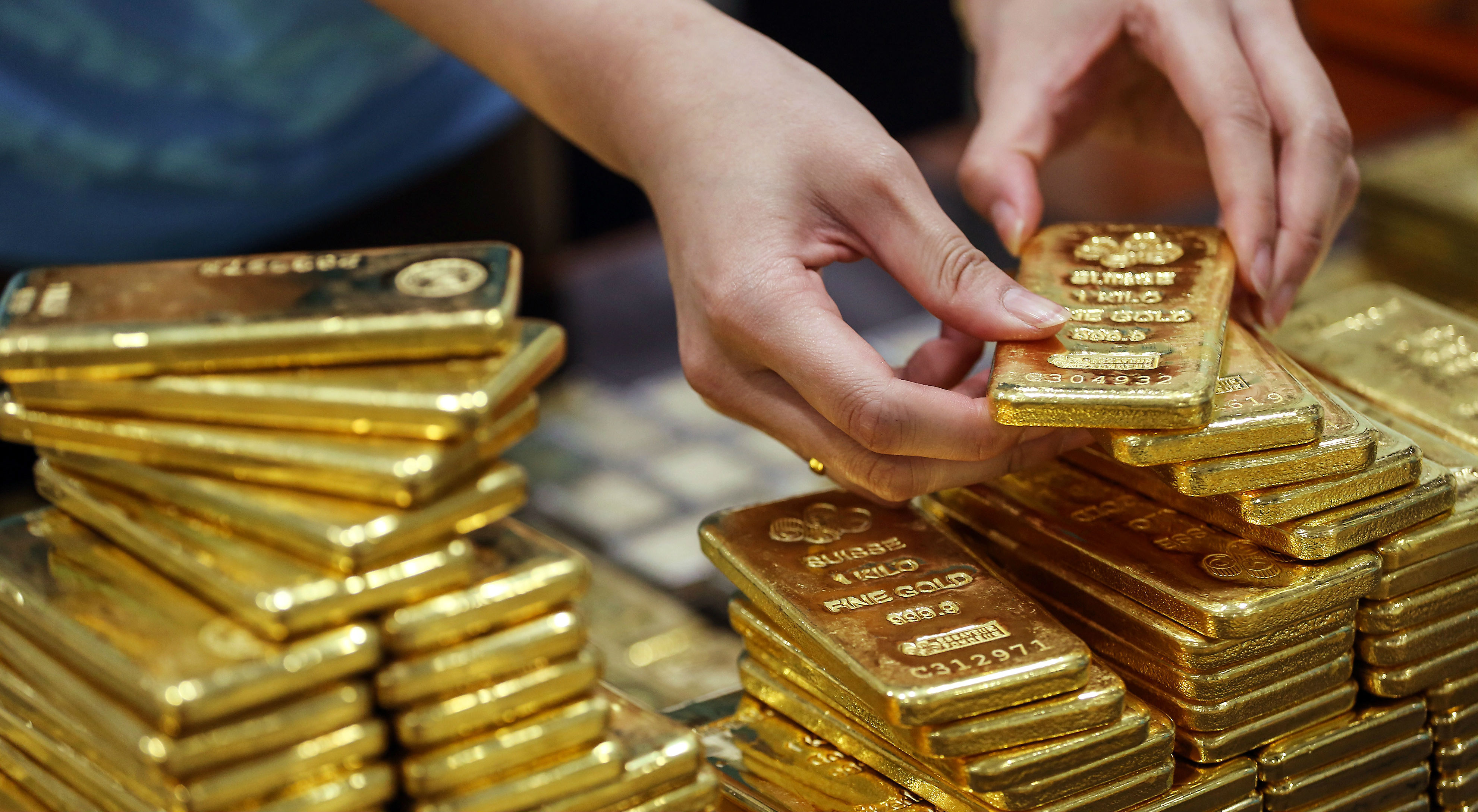 Uncertainties in the financial market have driven up the price of gold. Photo: Bloomberg Uncertainties in the financial market have driven up the price of gold. Photo: Bloomberg