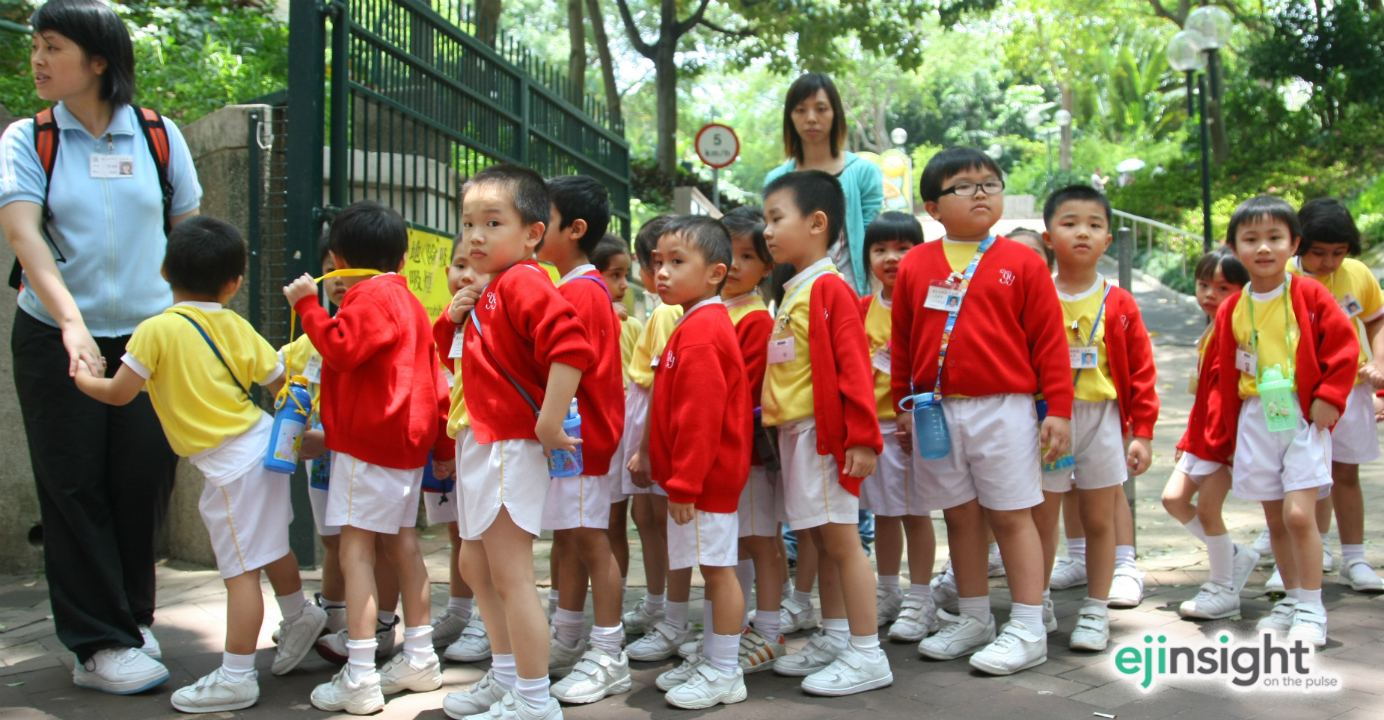 Little things tell a lot about one’s upbringing. Start teaching your kids good manners and right conduct while they are still young. Photo: HKEJ Little things tell a lot about one’s upbringing. Start teaching your kids good manners and right conduct while they are still young. Photo: HKEJ