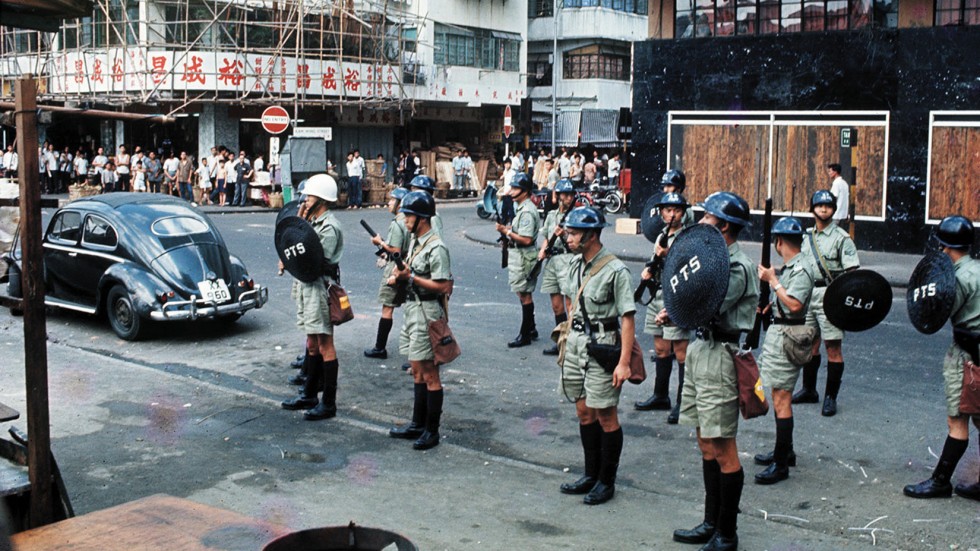 Members of the Police Tactical Squad stand ready for the rioters. Photo: Internet Members of the Police Tactical Squad stand ready for the rioters. Photo: Internet