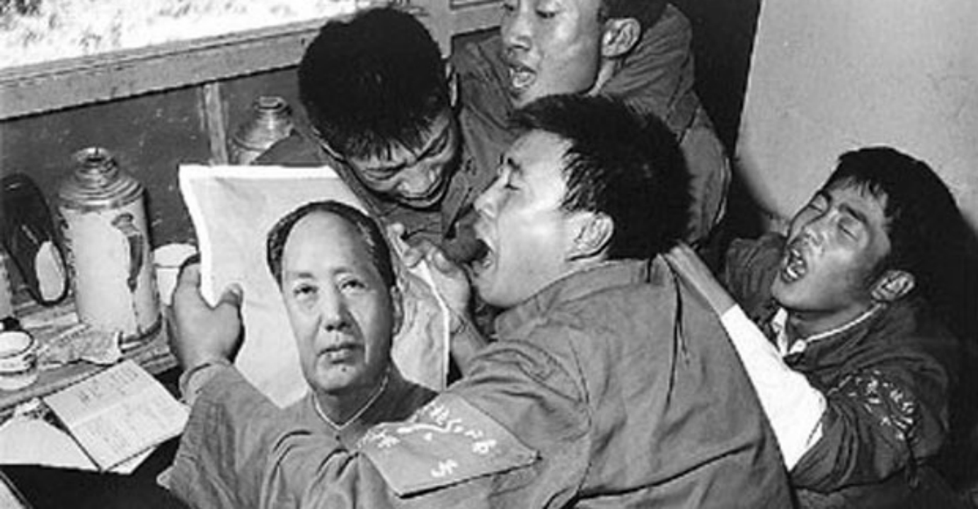 A party propaganda shows young men crying over a picture of Mao Zedong after receiving news of his death. Photo: www.rfa.org A party propaganda shows young men crying over a picture of Mao Zedong after receiving news of his death. Photo: www.rfa.org