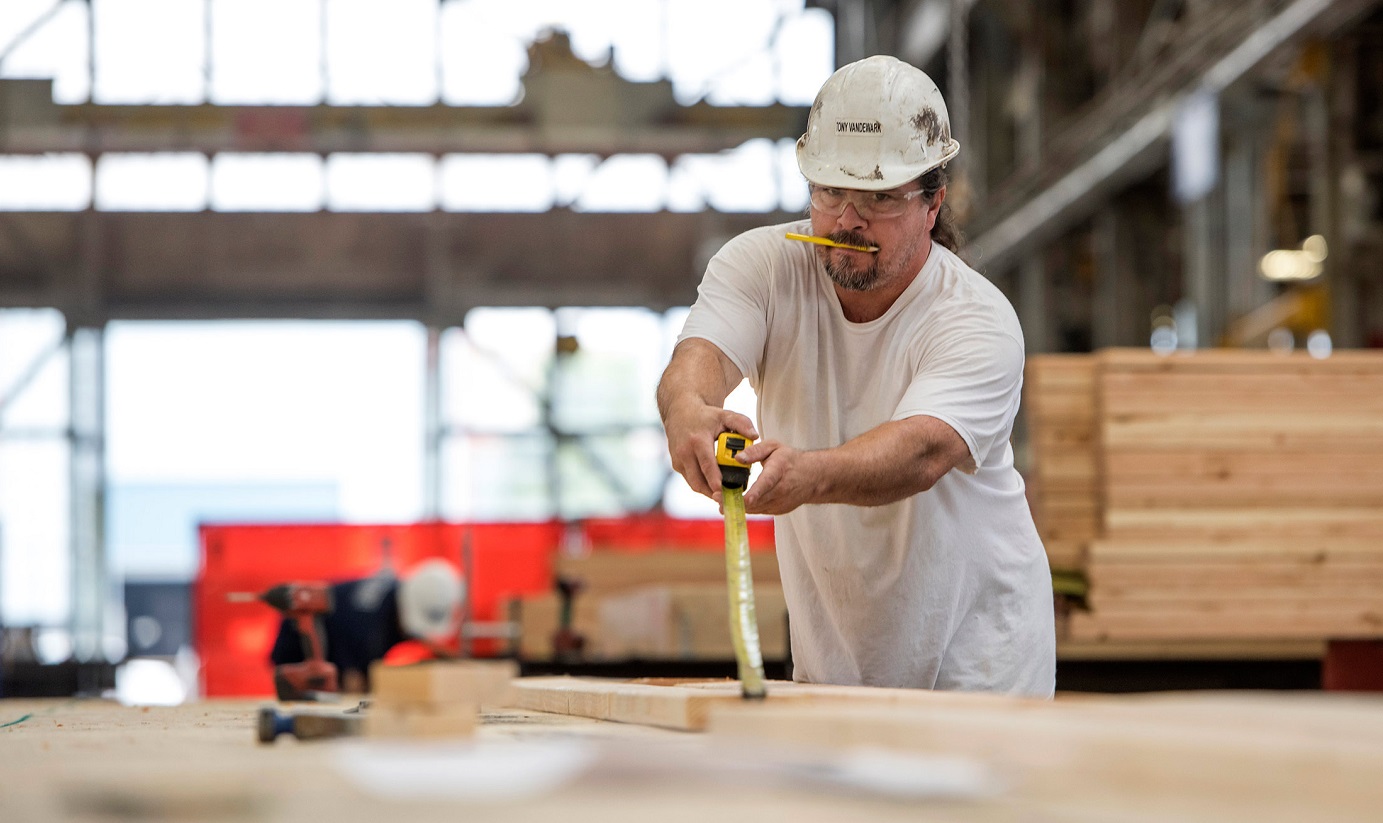 Until 2006, the number of manufacturing jobs decreased while construction jobs increased. And in 2006 and 2007, losses of residential construction jobs were offset by an increase in blue-collar jobs. Photo: Bloomberg Until 2006, the number of manufacturing jobs decreased while construction jobs increased. And in 2006 and 2007, losses of residential construction jobs were offset by an increase in blue-collar jobs. Photo: Bloomberg