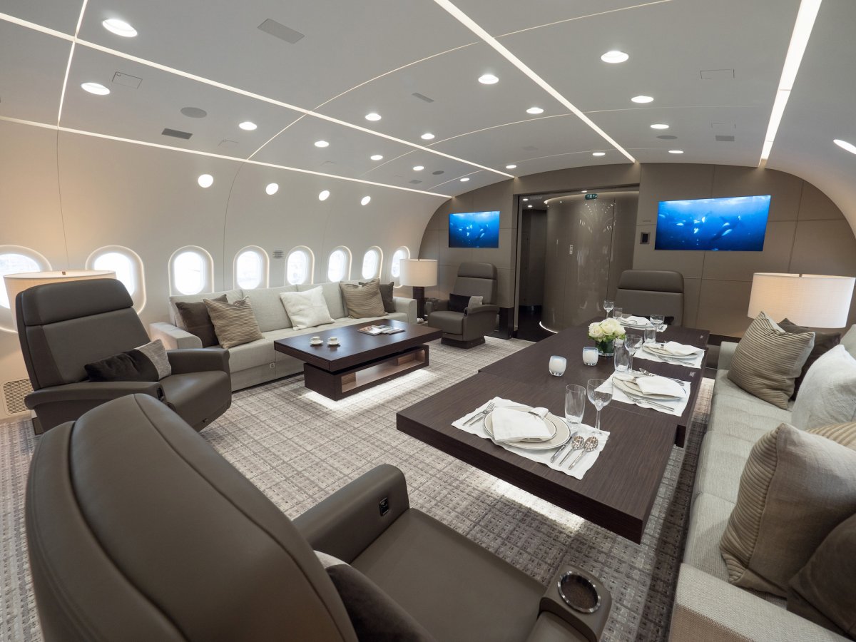 HNA has splurged some US$325 million for the world's first private jet version of Boeing 787, which features spacious living rooms, a bar and a master suite. Photo: HNA HNA has splurged some US$325 million for the world's first private jet version of Boeing 787, which features spacious living rooms, a bar and a master suite. Photo: HNA