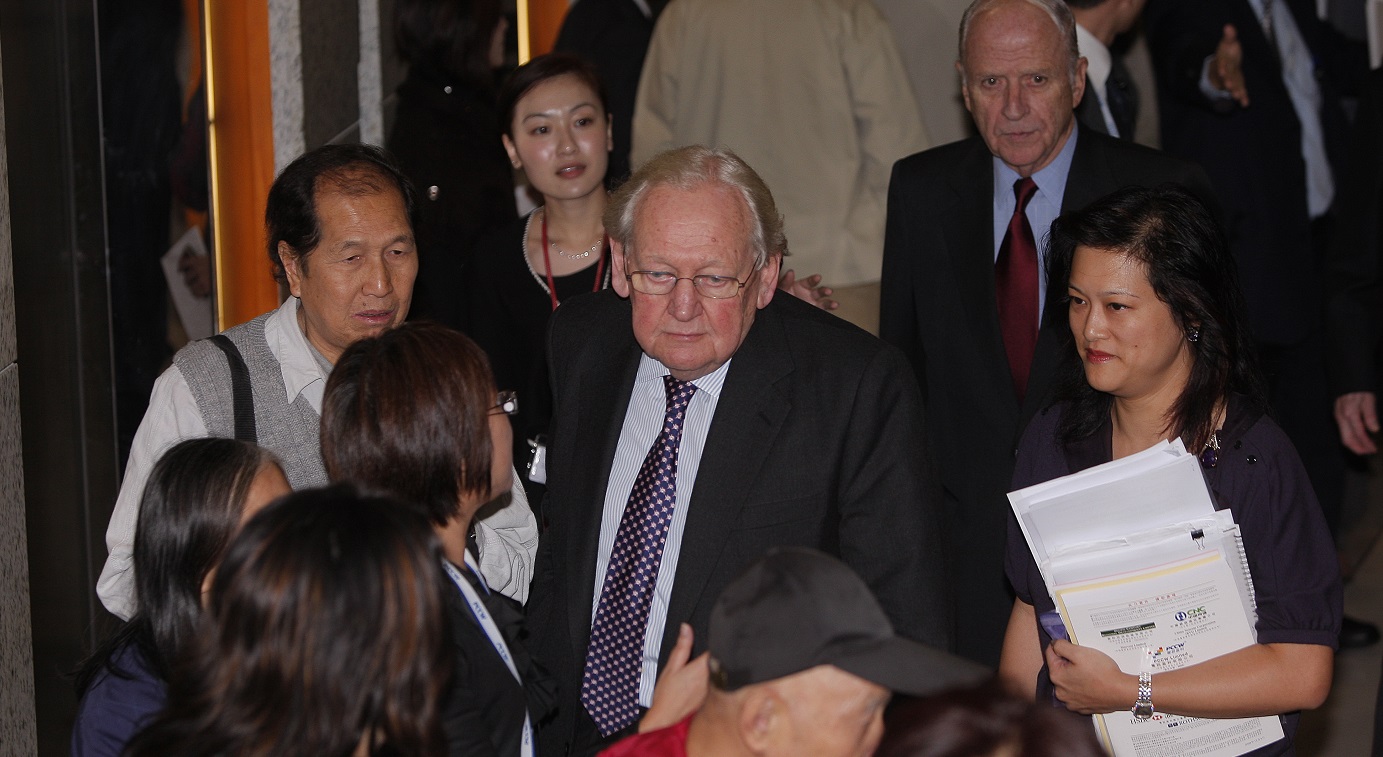 David Ford, who led Hong Kong's civil service from 1986 to 1993, was a key player in the planning for the city's 1997 handover to China. Photo: HKEJ David Ford, who led Hong Kong's civil service from 1986 to 1993, was a key player in the planning for the city's 1997 handover to China. Photo: HKEJ