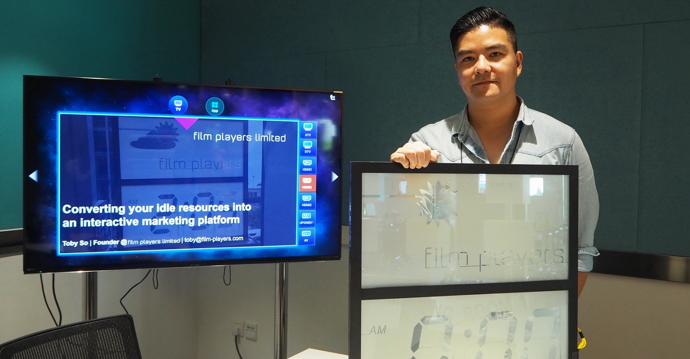 Flim Players founder and CEO Toby So says installation of his firm's smart film is easy and that it takes very little time. Photo: Internet Flim Players founder and CEO Toby So says installation of his firm's smart film is easy and that it takes very little time. Photo: Internet