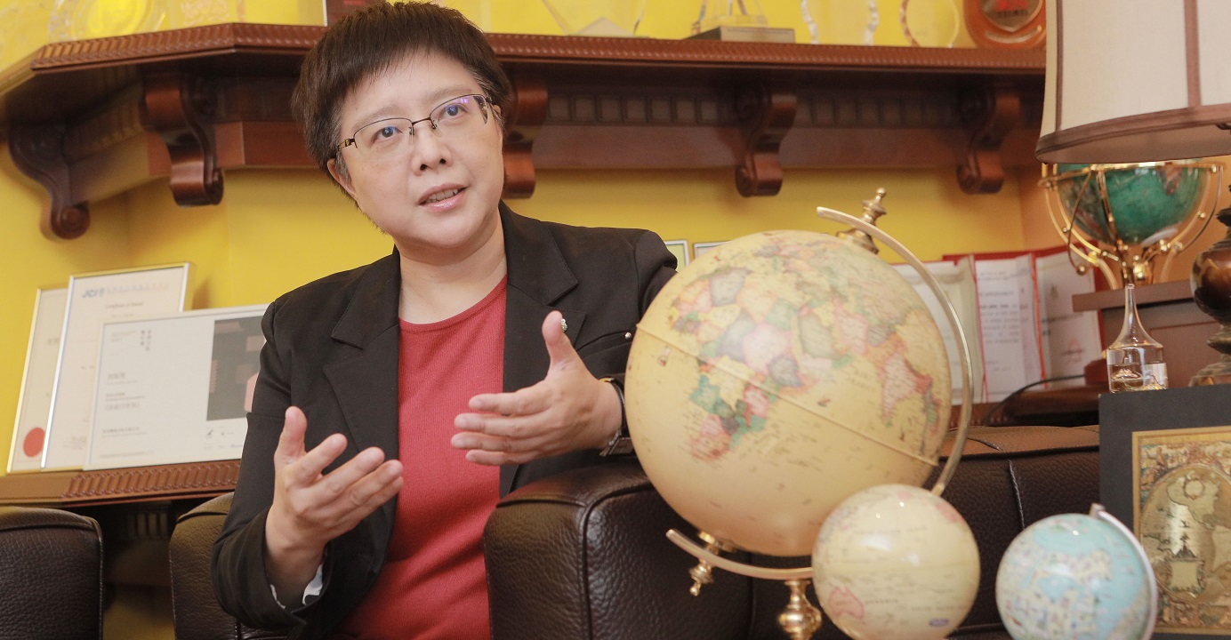 Dr. Winnie Tang, founder and chairman of Esri China (Hong Kong), says what Hong Kong lacks most regarding smart-city development is a goal and direction. Photo: HKEJ Dr. Winnie Tang, founder and chairman of Esri China (Hong Kong), says what Hong Kong lacks most regarding smart-city development is a goal and direction. Photo: HKEJ