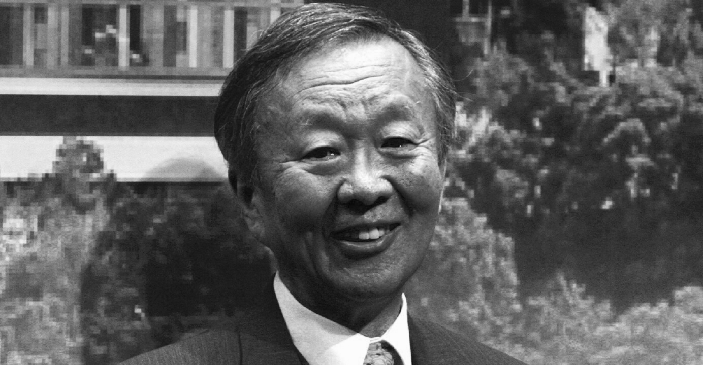 Charles Kao is seen in this file photo from 2010 after he won the Nobel Prize for Physics the previous year. Tributes have poured in for the fiber optics pioneer who breathed his last in Hong Kong on Sunday. Photo: HKEJ Charles Kao is seen in this file photo from 2010 after he won the Nobel Prize for Physics the previous year. Tributes have poured in for the fiber optics pioneer who breathed his last in Hong Kong on Sunday. Photo: HKEJ