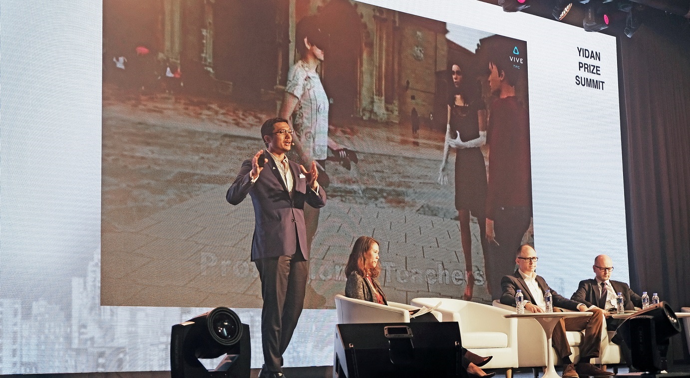 Alvin Graylin, China president of HTC VR leading the VIVE business in the region, explains the role virtual reality can play in education, at the Yidan Prize Summit in Hong Kong on Monday. Photo: HKEJ Alvin Graylin, China president of HTC VR leading the VIVE business in the region, explains the role virtual reality can play in education, at the Yidan Prize Summit in Hong Kong on Monday. Photo: HKEJ