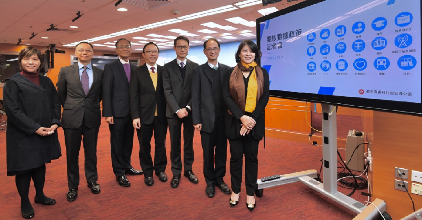 Victor Lam (center), the government chief information officer, briefs the media on Thursday on the topic of opening up more government data. Photo: HK Govt Victor Lam (center), the government chief information officer, briefs the media on Thursday on the topic of opening up more government data. Photo: HK Govt