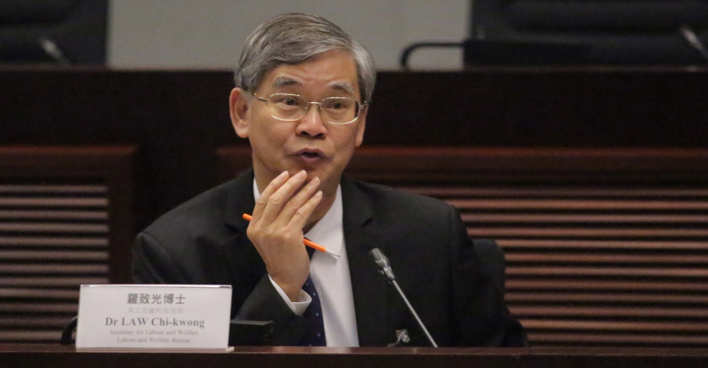 Secretary for Labour and Welfare Law Chi-kwong appears before the Legislative Council's Panel on Welfare Services on Monday to explain the government's decision to raise the age qualification for elderly welfare benefits. Photo: HKEJ Secretary for Labour and Welfare Law Chi-kwong appears before the Legislative Council's Panel on Welfare Services on Monday to explain the government's decision to raise the age qualification for elderly welfare benefits. Photo: HKEJ