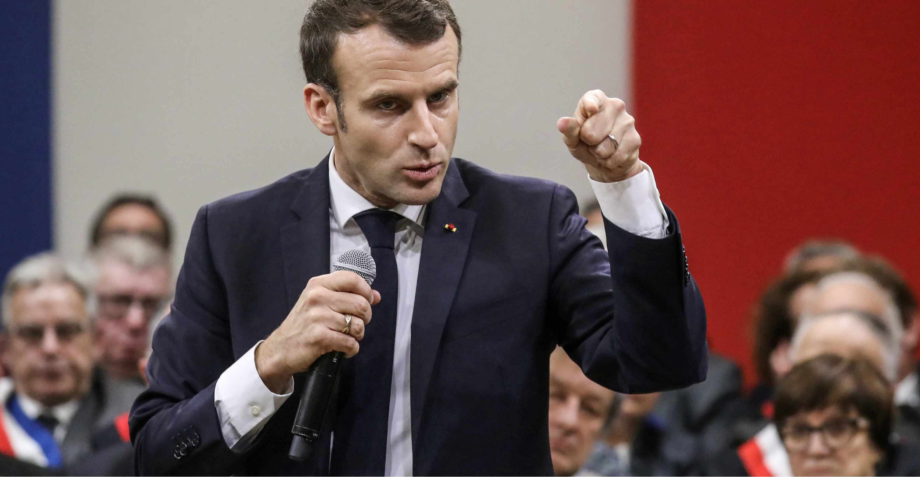French President Emmanuel Macron has decided to hold a “grand” nationwide debate on four issues: environmental policy, democracy and identity, taxes, and the organization of the state. Photo: Reuters French President Emmanuel Macron has decided to hold a “grand” nationwide debate on four issues: environmental policy, democracy and identity, taxes, and the organization of the state. Photo: Reuters