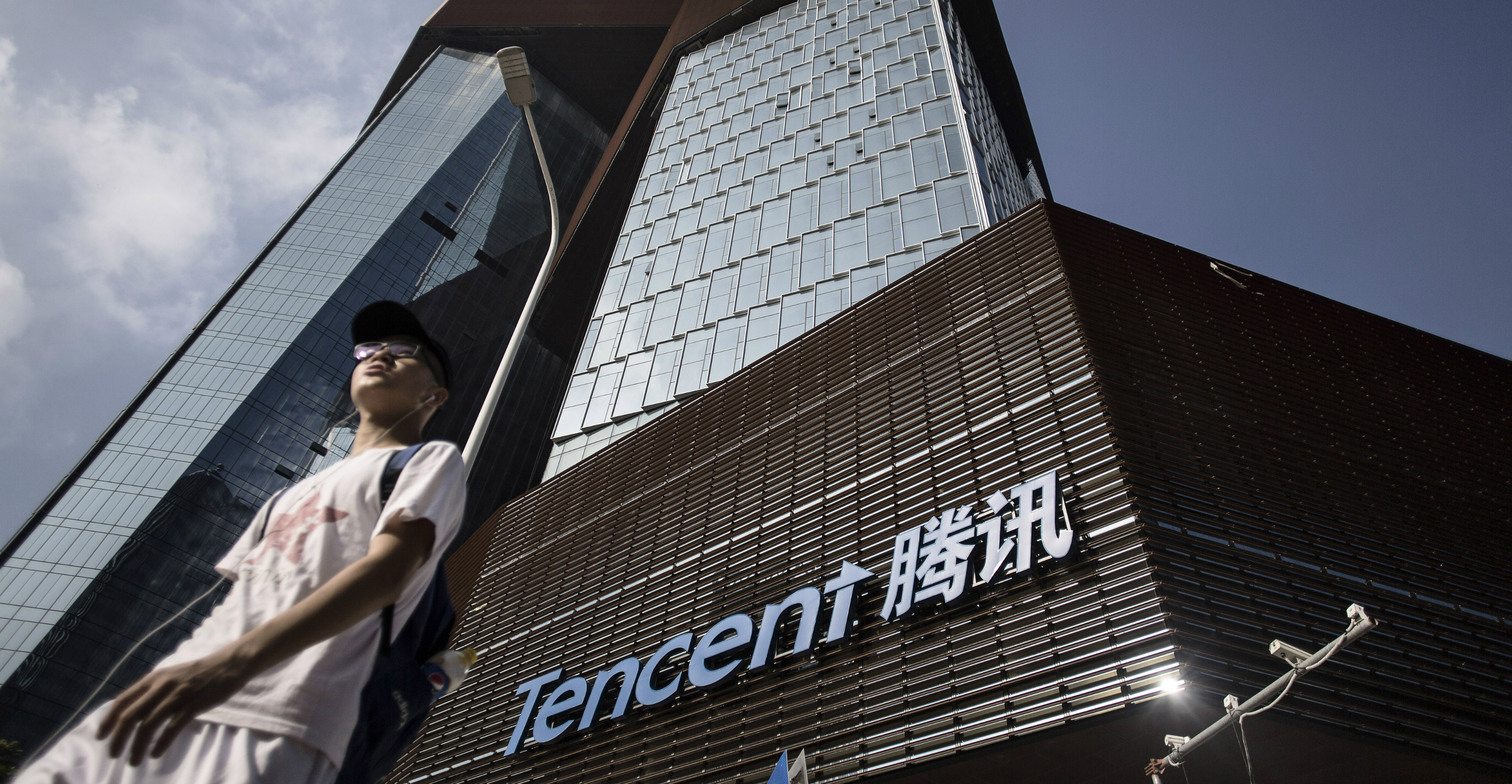 Chinese regulators approved mobile games published by Tencent for the first time since a freeze on new approvals was imposed in March. Photo: Bloomberg Chinese regulators approved mobile games published by Tencent for the first time since a freeze on new approvals was imposed in March. Photo: Bloomberg