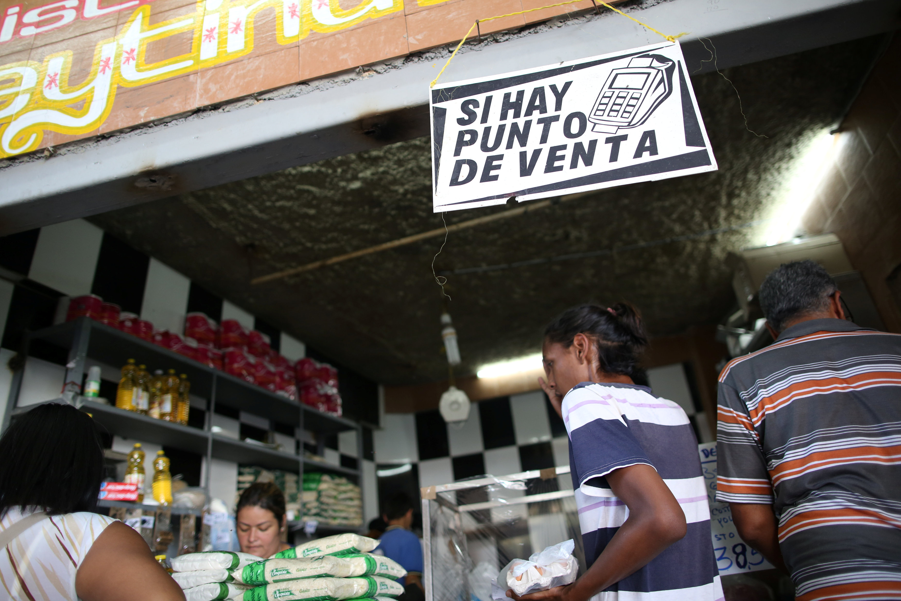 With prices doubling every few weeks, cash has become scarce in Venezuela and even the smallest transactions are carried out with debit cards. Photo: Reuters With prices doubling every few weeks, cash has become scarce in Venezuela and even the smallest transactions are carried out with debit cards. Photo: Reuters