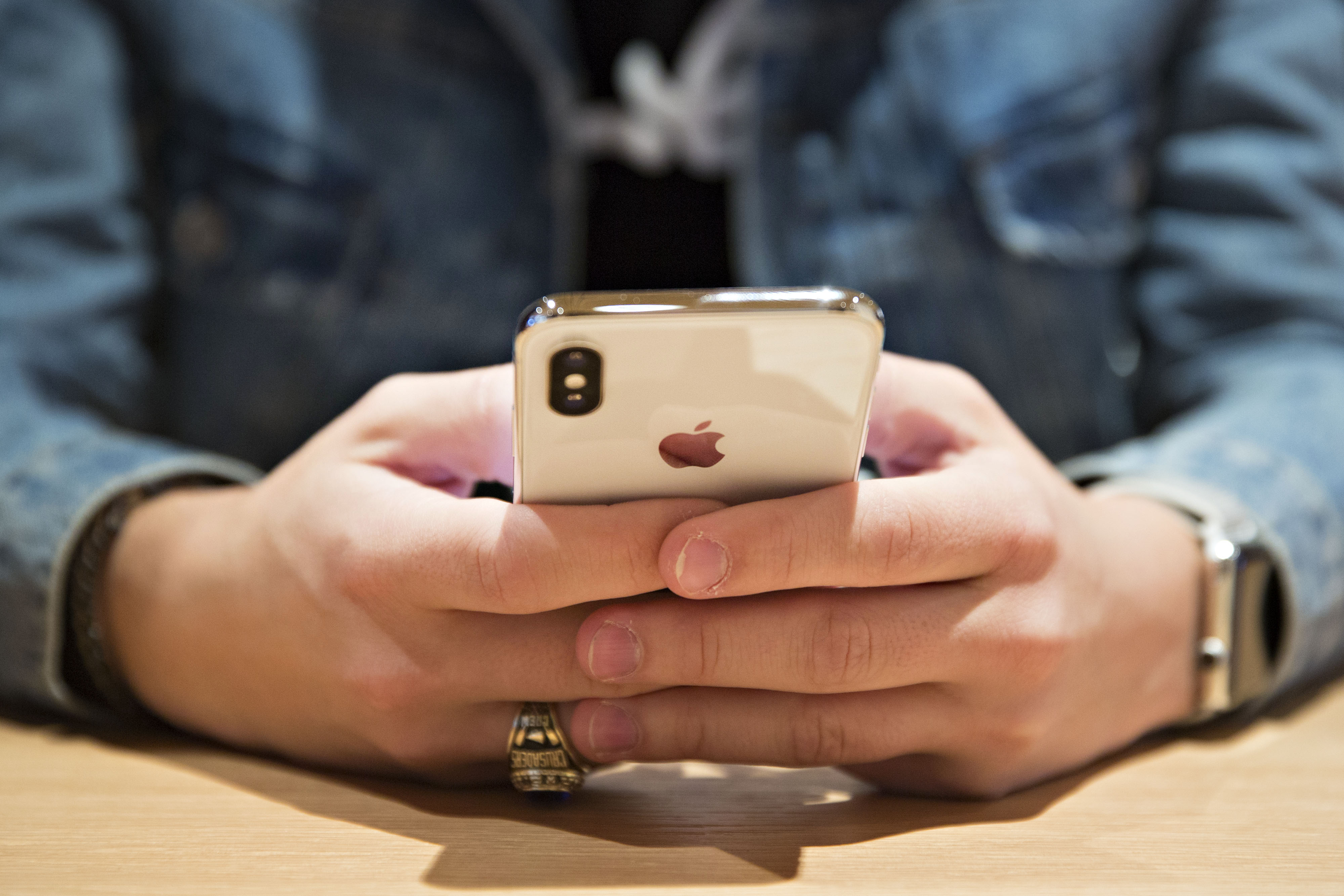 Apple believes its huge installed base of active devices will help the firm derive more services income, which can help offset the impact of slowing hardware sales. Photo: Bloomberg Apple believes its huge installed base of active devices will help the firm derive more services income, which can help offset the impact of slowing hardware sales. Photo: Bloomberg