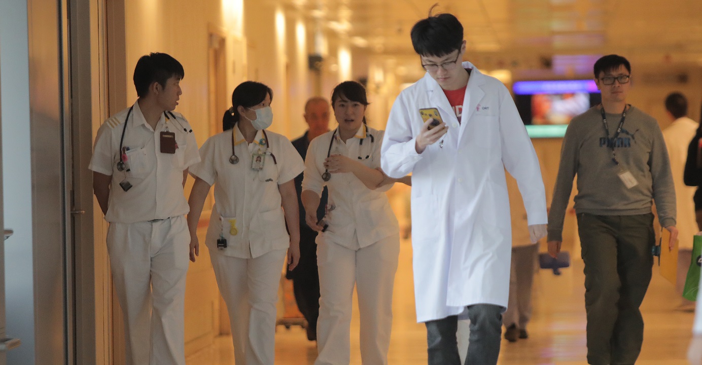 Our public hospitals are struggling to cope with the severe shortage of doctors and nurses. Photo: HKEJ Our public hospitals are struggling to cope with the severe shortage of doctors and nurses. Photo: HKEJ