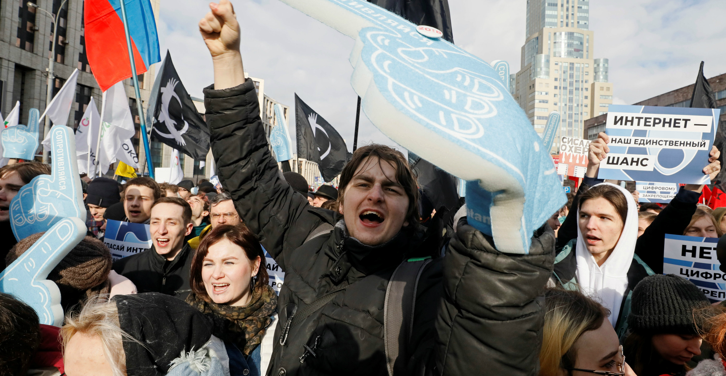 Protesters shout slogans during a rally against tightening state control over internet in Moscow on Sunday. Photo: Reuters Protesters shout slogans during a rally against tightening state control over internet in Moscow on Sunday. Photo: Reuters