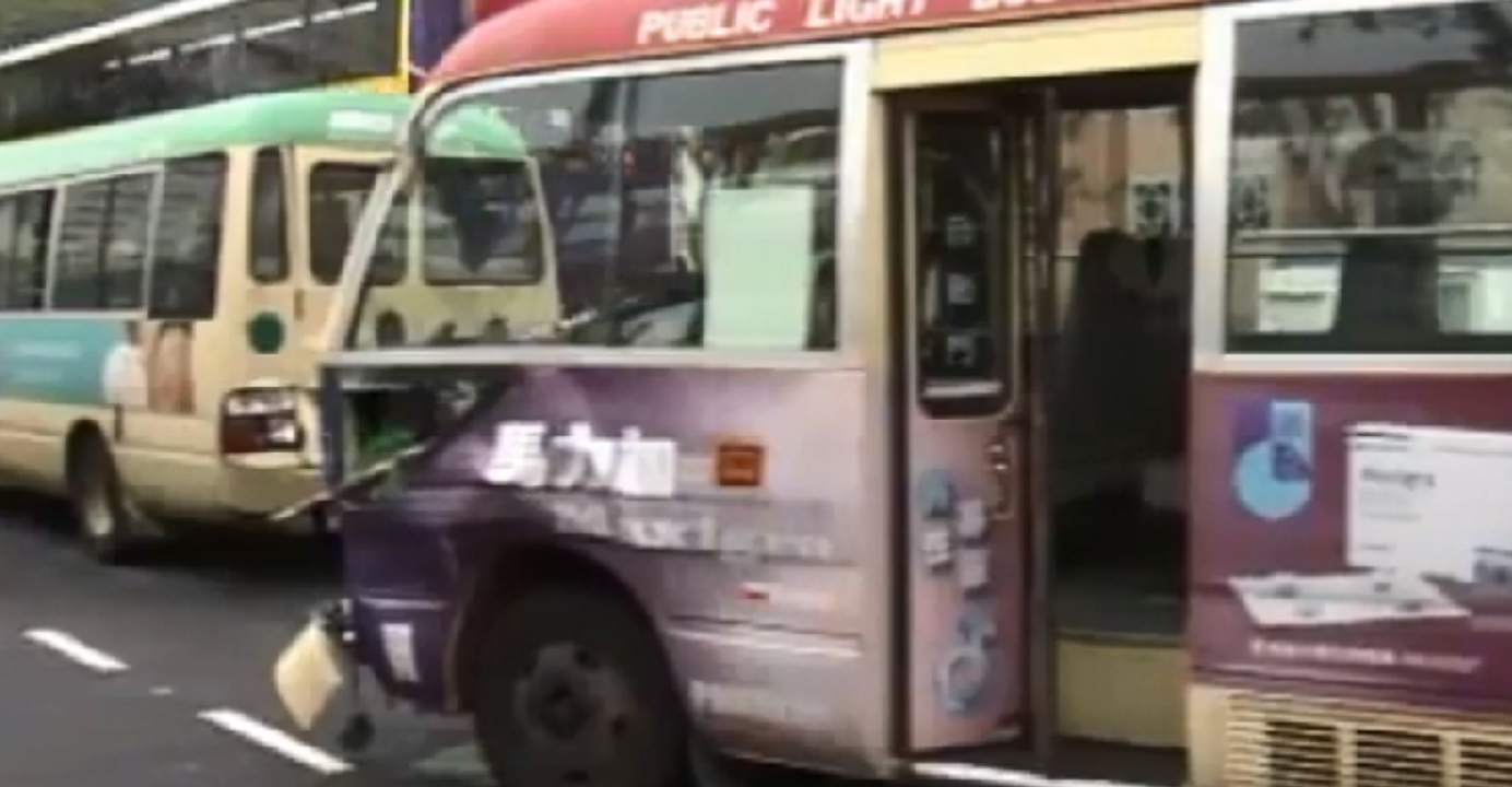 A red minibus was cruising on Shek Pai Wan Road in Aberdeen on Sunday when it hit the rear of a green minibus that was picking up passengers. Photo: Now News A red minibus was cruising on Shek Pai Wan Road in Aberdeen on Sunday when it hit the rear of a green minibus that was picking up passengers. Photo: Now News