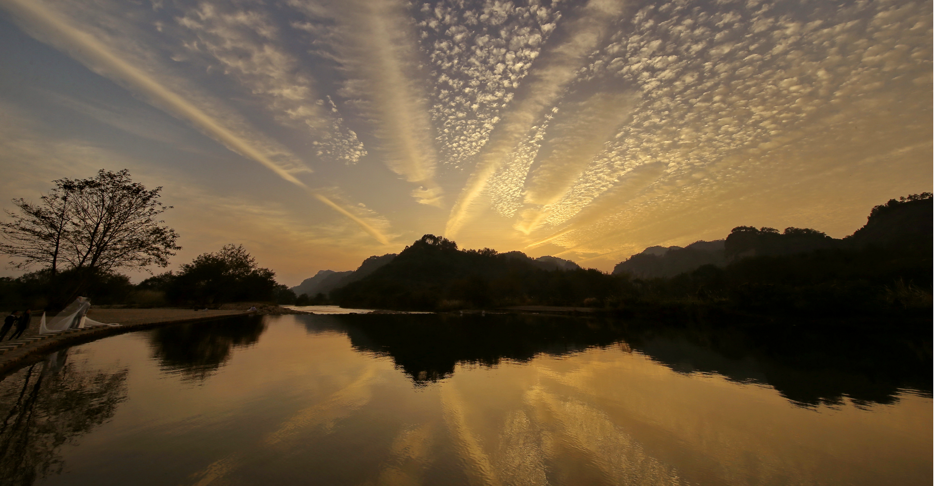 Some are suggesting that we may also need to reflect sunlight back into space to buy the world more time to reduce and remove greenhouse-gas emissions. Photo: Xinhua Some are suggesting that we may also need to reflect sunlight back into space to buy the world more time to reduce and remove greenhouse-gas emissions. Photo: Xinhua