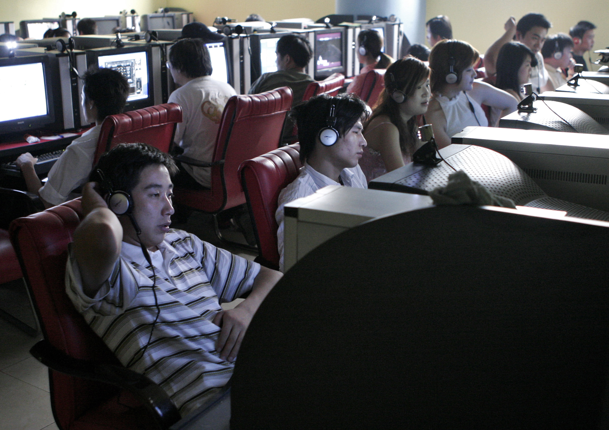 As media outlets contemplate digital paywalls, the question is whether readers, long used to free information, would be willing to pay for their content. Photo: Bloomberg As media outlets contemplate digital paywalls, the question is whether readers, long used to free information, would be willing to pay for their content. Photo: Bloomberg