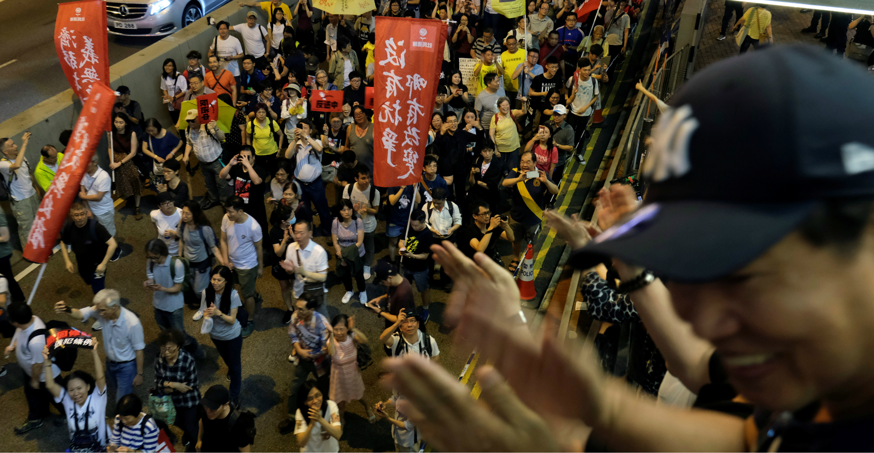 Pro-democracy demonstrators cheer as they approach the government headquarters in Admiralty on Sunday. Photo: Reuters Pro-democracy demonstrators cheer as they approach the government headquarters in Admiralty on Sunday. Photo: Reuters