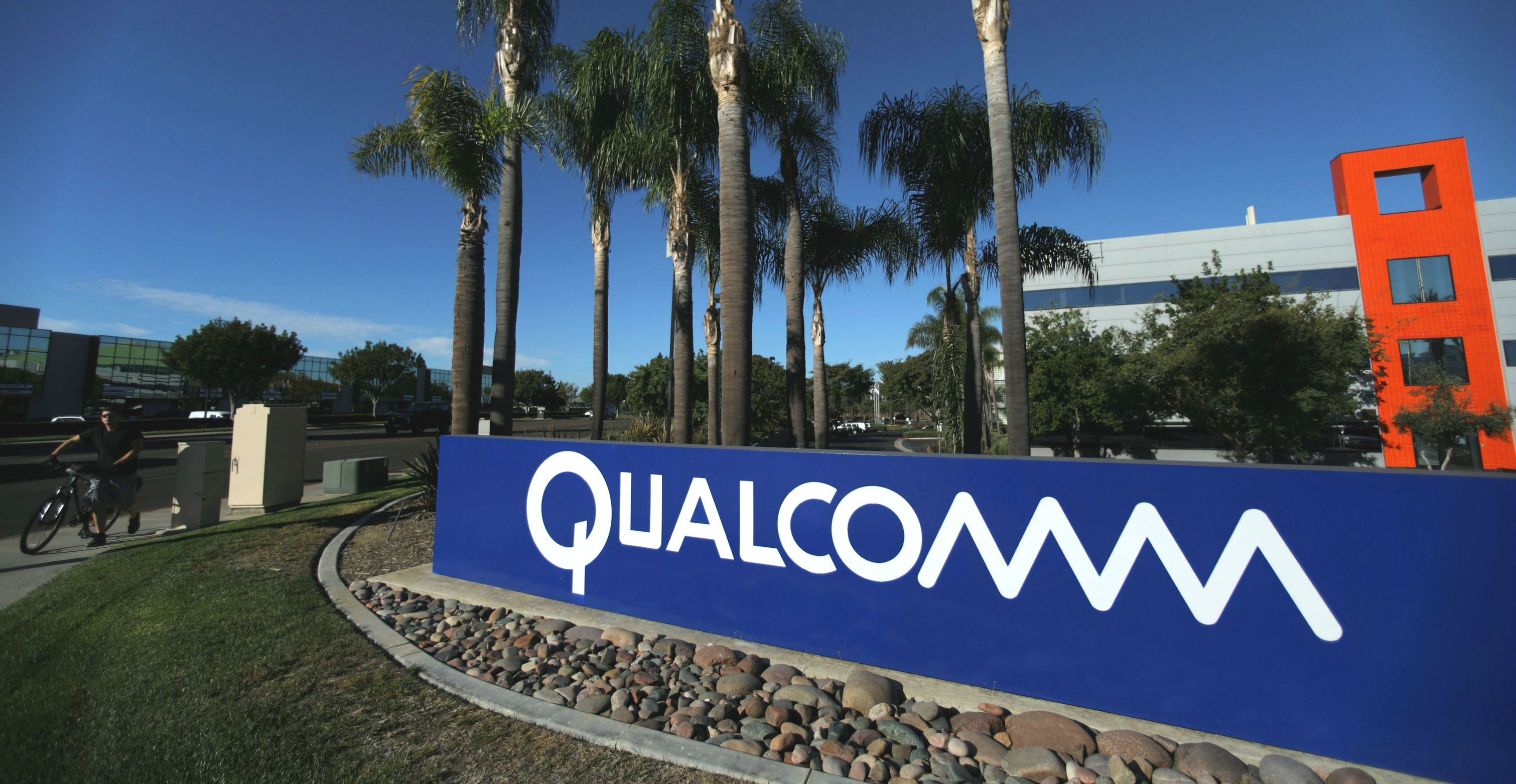 Qualcomm’s forecasts suggested Apple’s licensing fees were not a big enough revenue boost to offset a weakening smartphone market. Photo: Reuters Qualcomm’s forecasts suggested Apple’s licensing fees were not a big enough revenue boost to offset a weakening smartphone market. Photo: Reuters