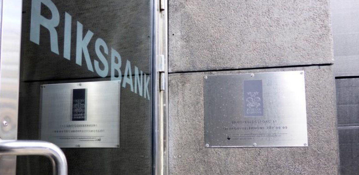 With the support of its central bank, Sweden is moving rapidly toward a cashless society. Photo: Reuters With the support of its central bank, Sweden is moving rapidly toward a cashless society. Photo: Reuters