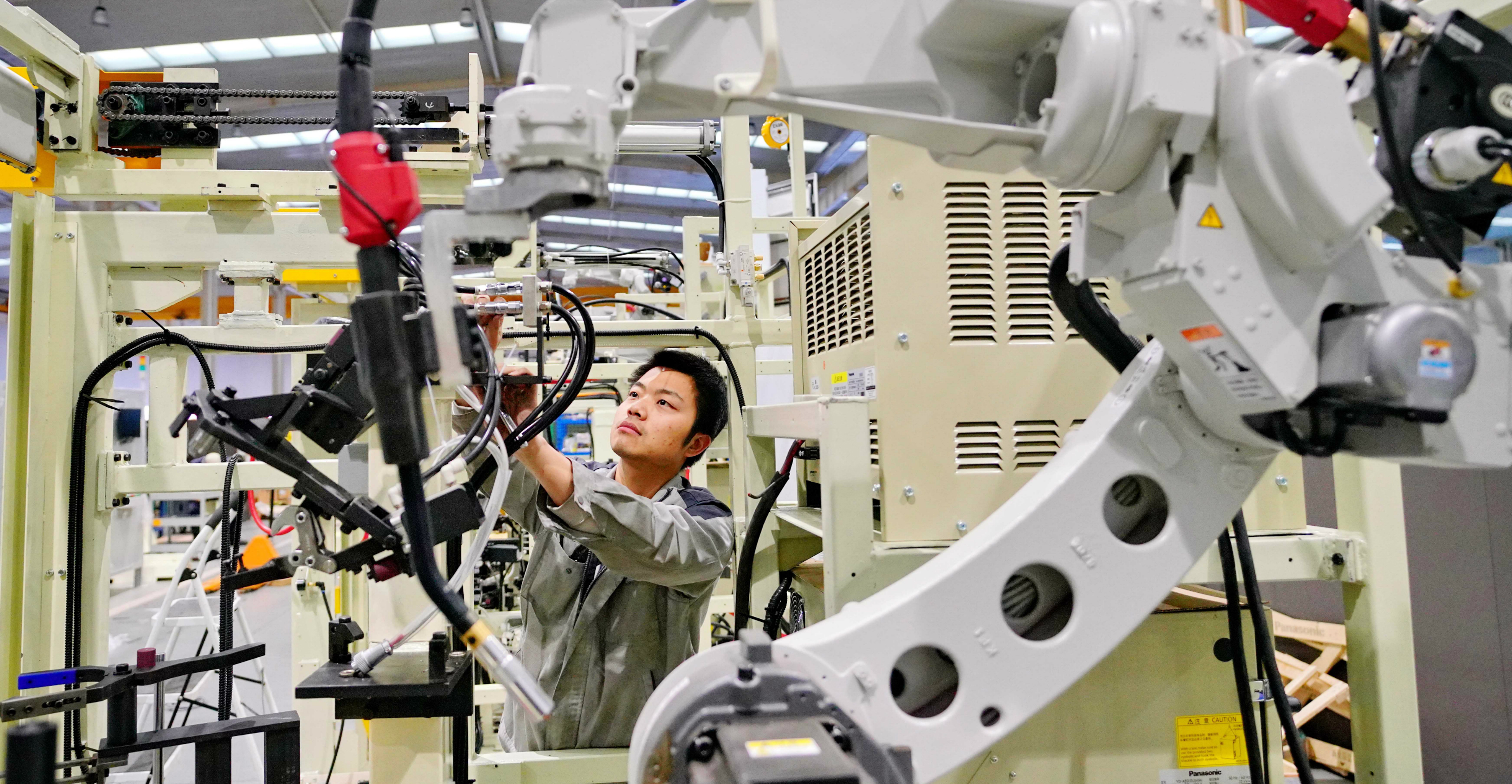 Earnings at China’s key manufacturing sector have been declining since November last year, with the exception of March. Photo: Xinhua Earnings at China’s key manufacturing sector have been declining since November last year, with the exception of March. Photo: Xinhua