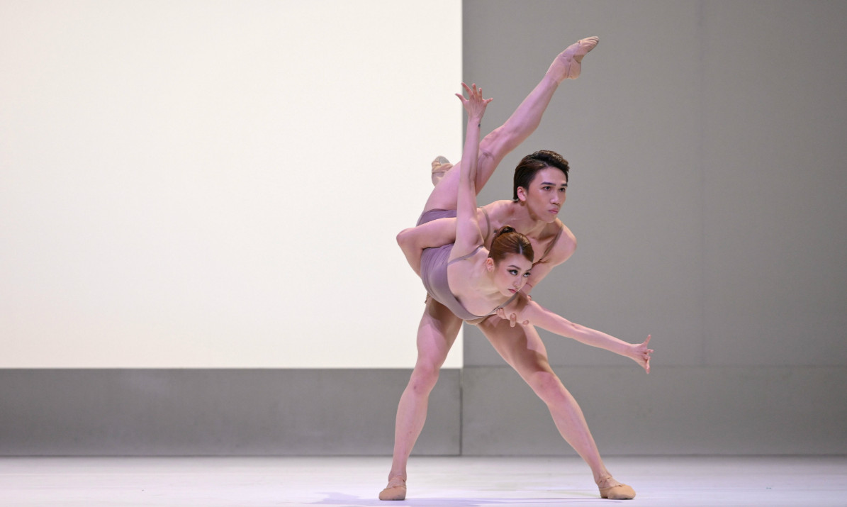 Yang Ruiqi and Xia Jun in Wayne McGregor's Chroma. Photo: Conrad Dy-Liacco/Hong Kong Ballet Yang Ruiqi and Xia Jun in Wayne McGregor's Chroma. Photo: Conrad Dy-Liacco/Hong Kong Ballet