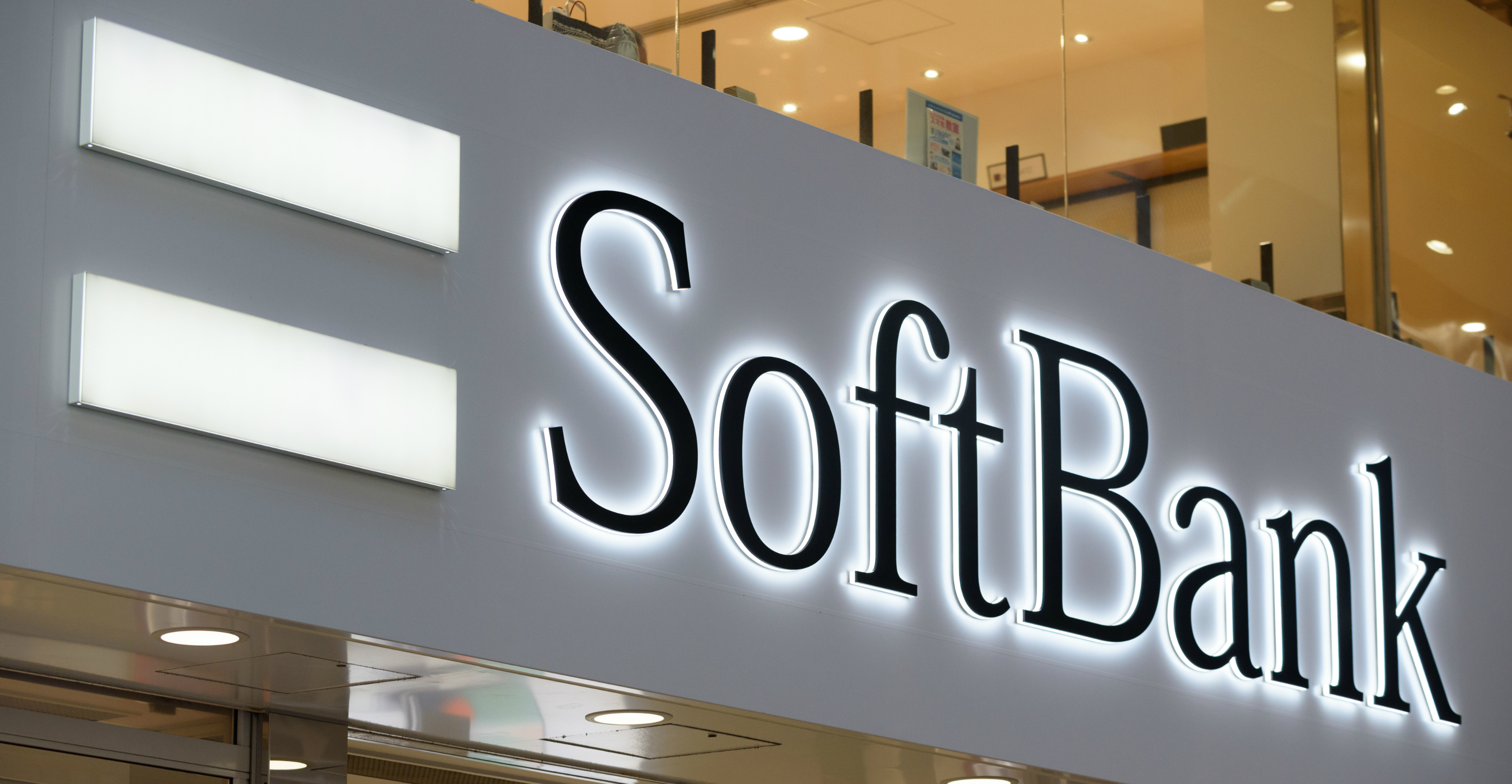 SoftBank Corp said smartphone subscribers rose 372,000 from three months earlier as it markets a plan targeting heavy data users. Photo: Bloomberg SoftBank Corp said smartphone subscribers rose 372,000 from three months earlier as it markets a plan targeting heavy data users. Photo: Bloomberg