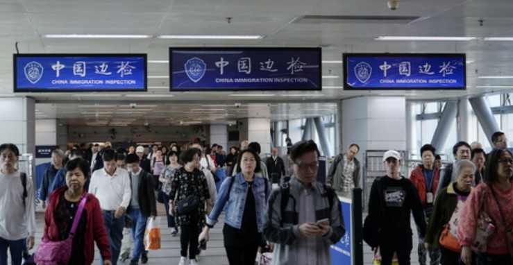 Border officials see to it that pictures and news reports about the months' long protests in Hong Kong do not reach the Chinese population, except those approved by mainland censors. Photo: Xinhua Border officials see to it that pictures and news reports about the months' long protests in Hong Kong do not reach the Chinese population, except those approved by mainland censors. Photo: Xinhua