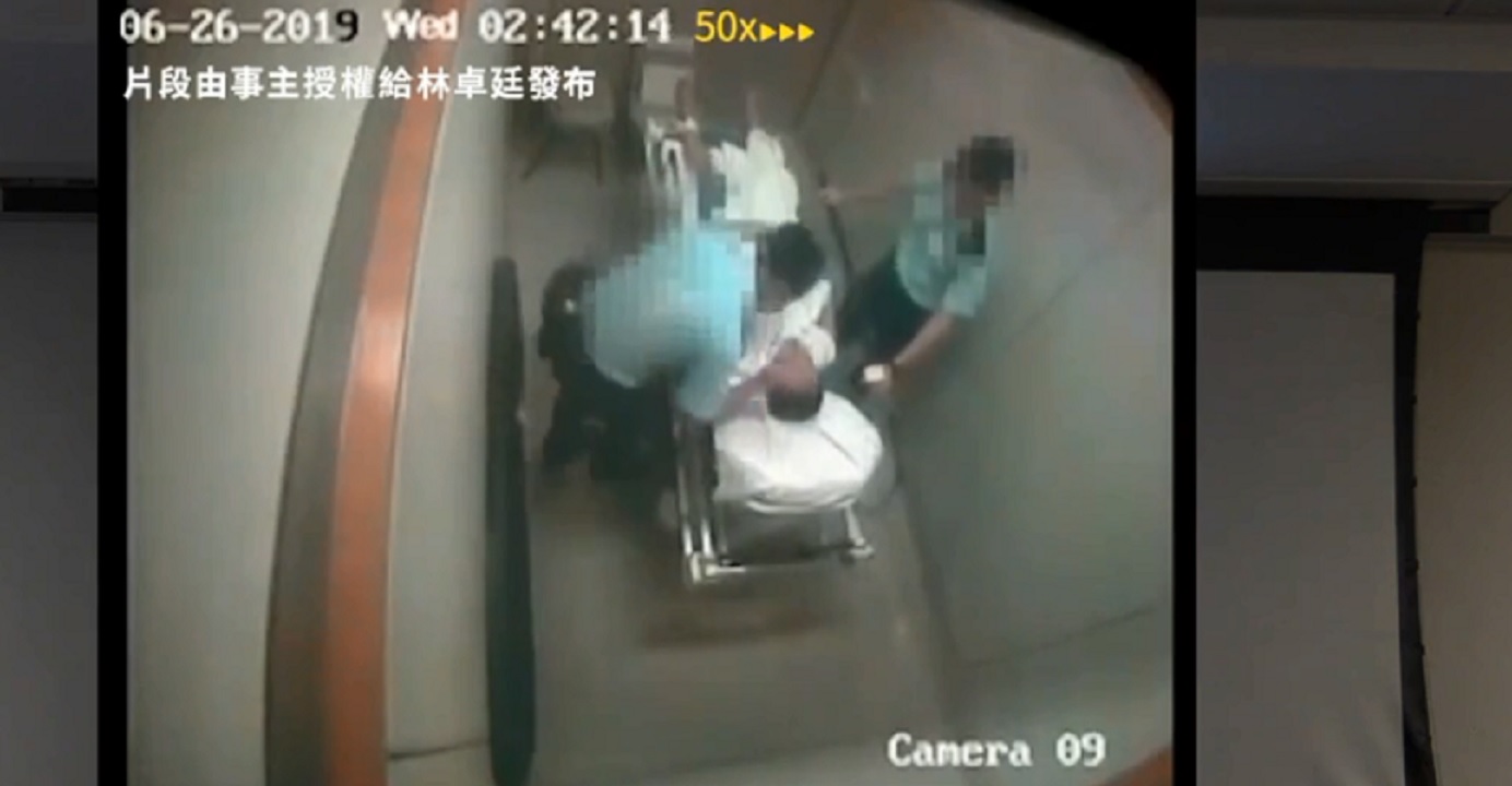 An eight-minute video shown at a press conference on Tuesday shows the 62-year-old man being assaulted by uniformed police officers.
Photo: Video grab from Lam Cheuk-ting's Facebook page An eight-minute video shown at a press conference on Tuesday shows the 62-year-old man being assaulted by uniformed police officers.
Photo: Video grab from Lam Cheuk-ting's Facebook page