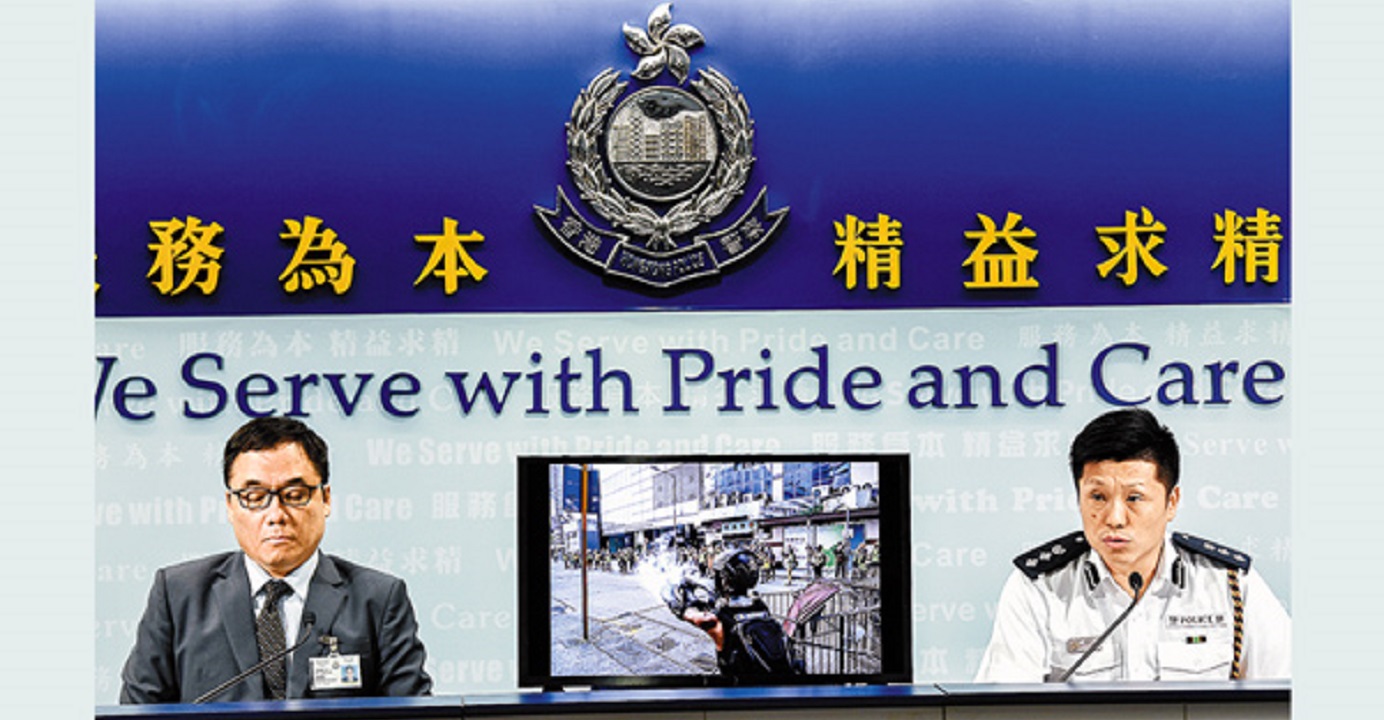Police play video footage during a daily press briefing on Wednesday to refute allegations that some petrol bombs were thrown from police lines. Photo: HK China News Agency Police play video footage during a daily press briefing on Wednesday to refute allegations that some petrol bombs were thrown from police lines. Photo: HK China News Agency